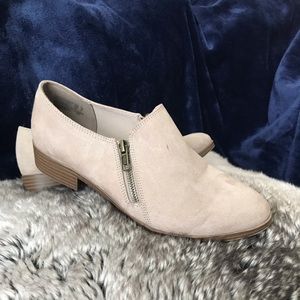 Women’s zipper loafers.